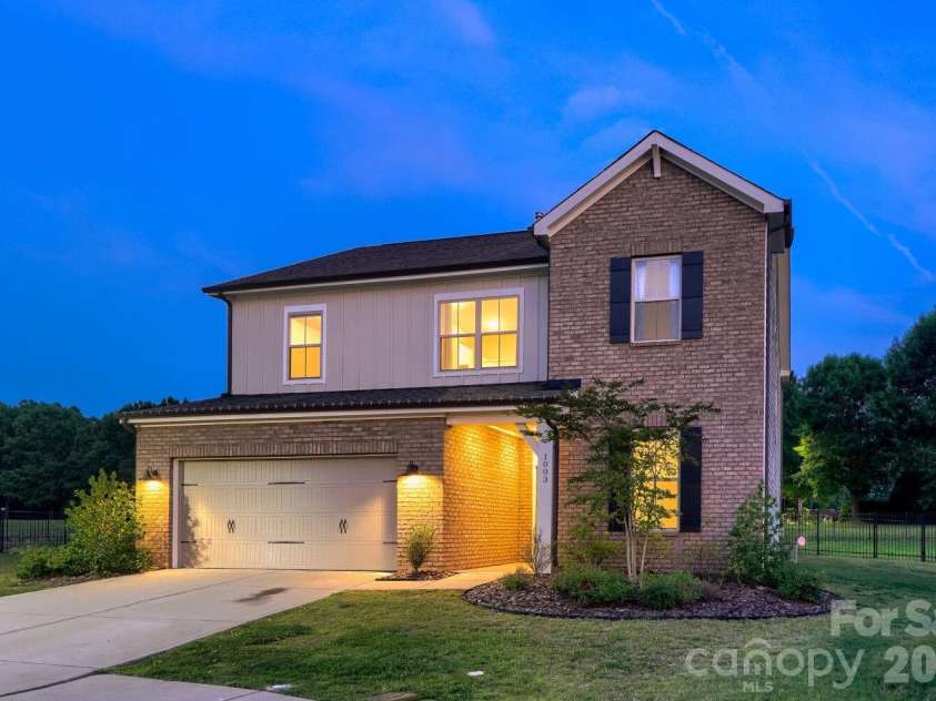 1003 Yearden Lane, Monroe, NC 28110.  MLS# CAR4394155, YatesRealty ID 31709. 