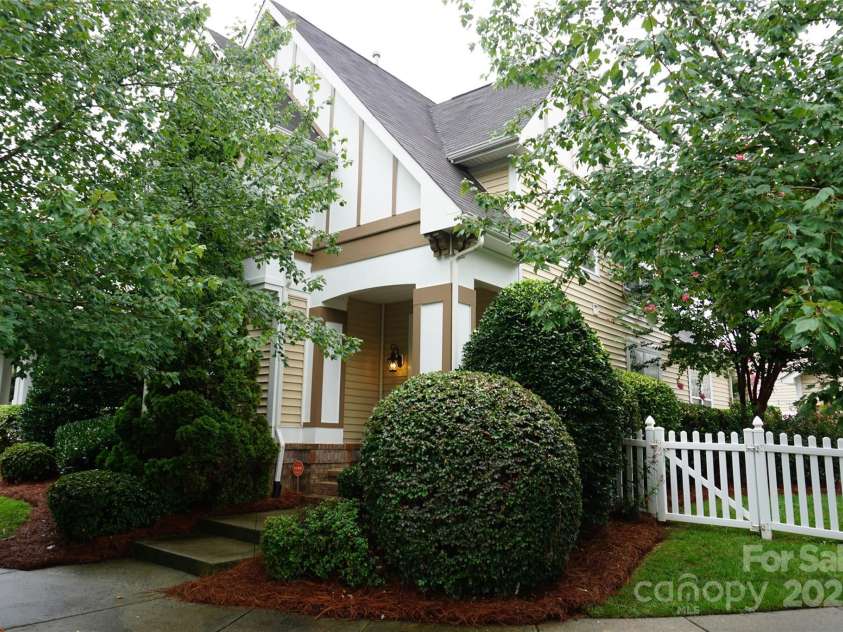 13704 Aldenbrook Drive, Huntersville, NC 28078.  MLS# CAR4291359, YatesRealty ID 31709. 