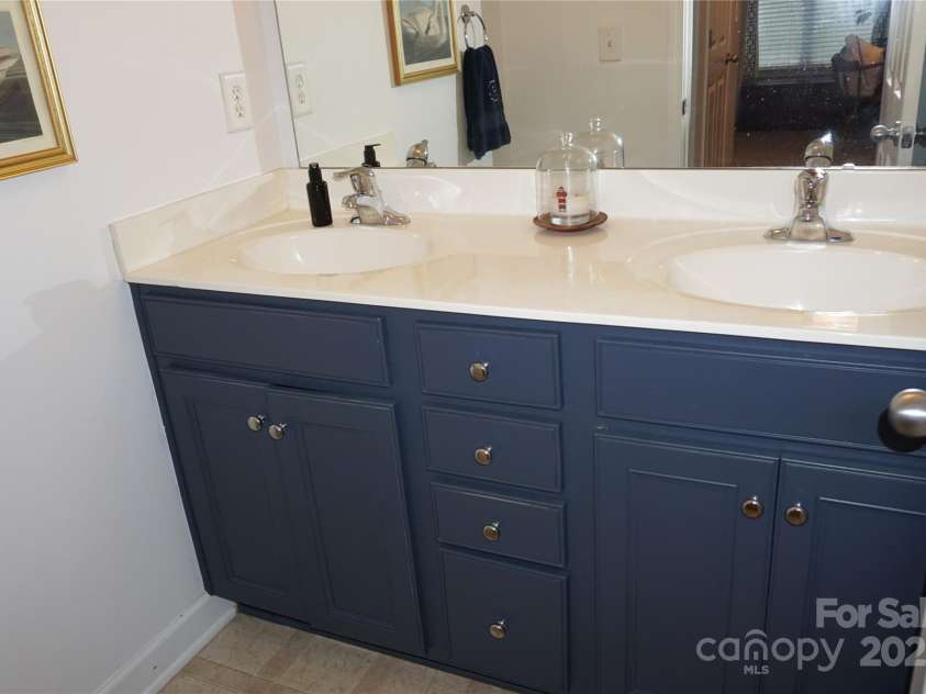 13704 Aldenbrook Drive, Huntersville, NC 28078.  MLS# CAR4291359, YatesRealty ID 31709. 