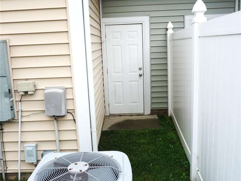 13704 Aldenbrook Drive, Huntersville, NC 28078.  MLS# CAR4291359, YatesRealty ID 31709. 