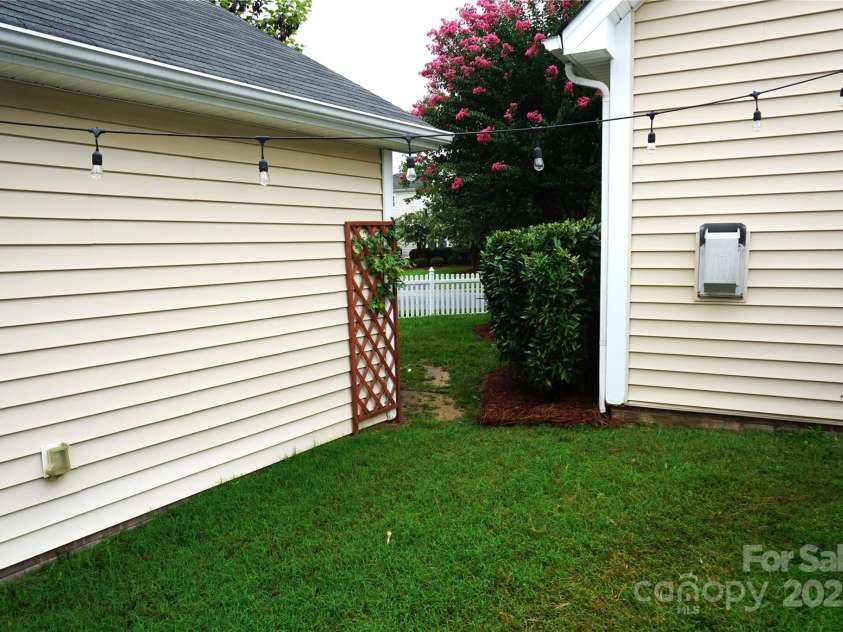 13704 Aldenbrook Drive, Huntersville, NC 28078.  MLS# CAR4291359, YatesRealty ID 31709. 