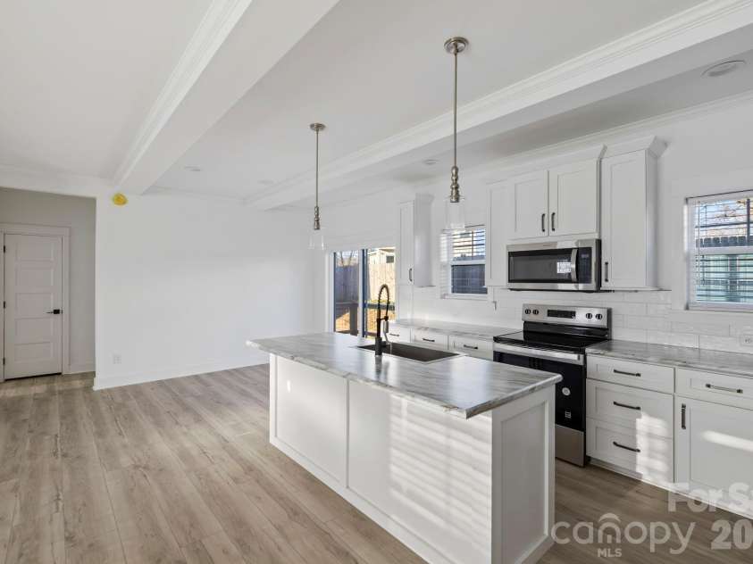 204 Southern Charm Road, Arden, NC 28704.  MLS# CAR4329406, YatesRealty ID 3171. 