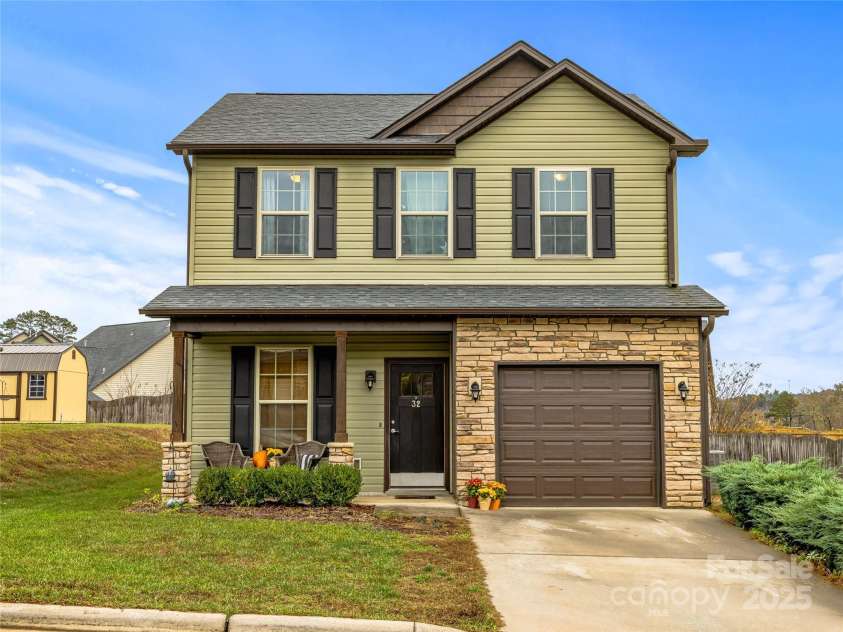 32 Mallard Run Drive, Arden, NC 28704.  MLS# CAR4200863, YatesRealty ID 3171. 32 Mallard Run Drive