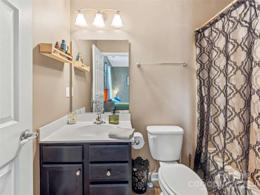 32 Mallard Run Drive, Arden, NC 28704.  MLS# CAR4200863, YatesRealty ID 3171. 