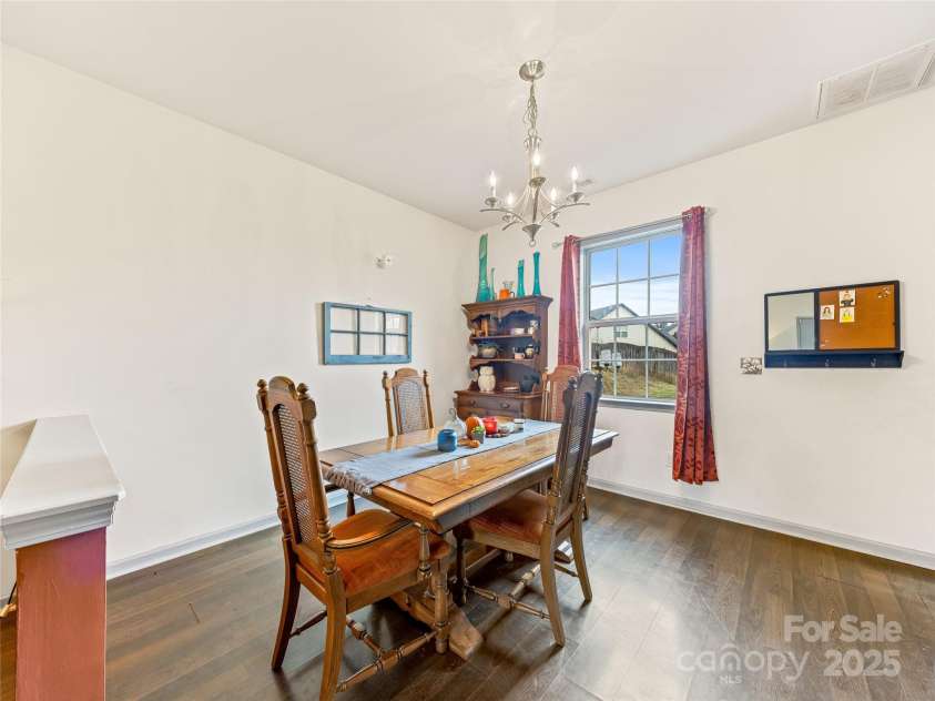 32 Mallard Run Drive, Arden, NC 28704.  MLS# CAR4200863, YatesRealty ID 3171. Dining Area