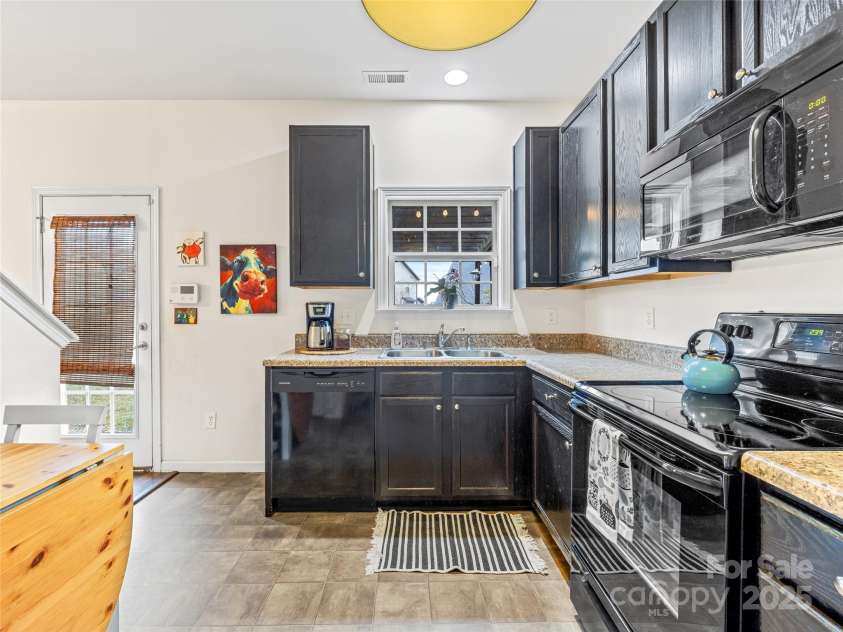 32 Mallard Run Drive, Arden, NC 28704.  MLS# CAR4200863, YatesRealty ID 3171. Kitchen