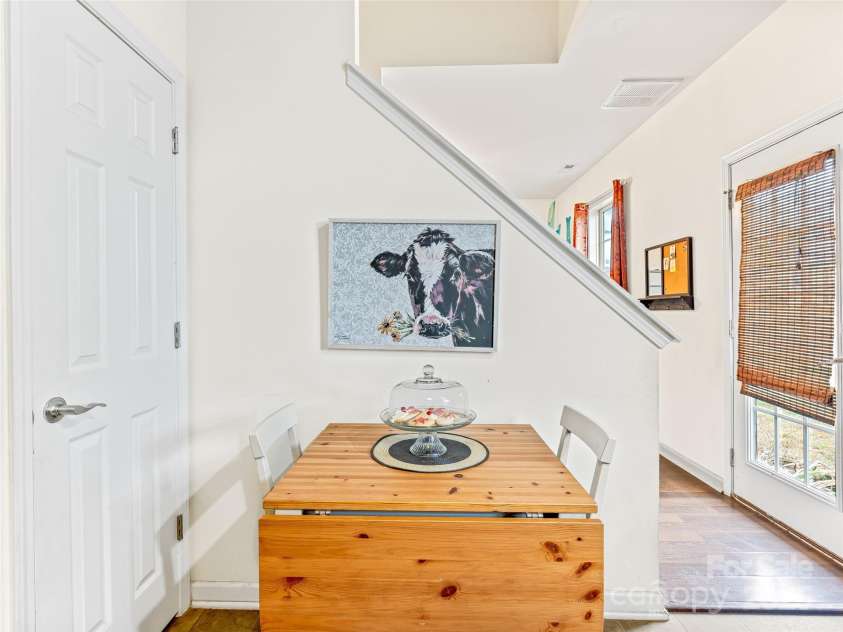 32 Mallard Run Drive, Arden, NC 28704.  MLS# CAR4200863, YatesRealty ID 3171. Kitchen Breakfast Area