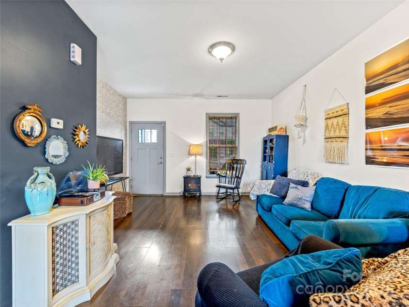 32 Mallard Run Drive, Arden, NC 28704.  MLS# CAR4200863, YatesRealty ID 3171. Living Room