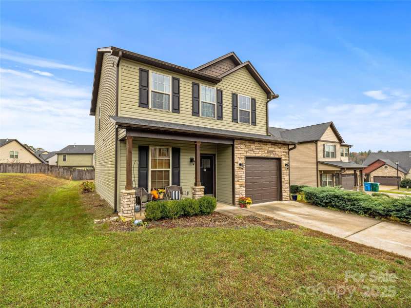 32 Mallard Run Drive, Arden, NC 28704.  MLS# CAR4200863, YatesRealty ID 3171. Welcome Home