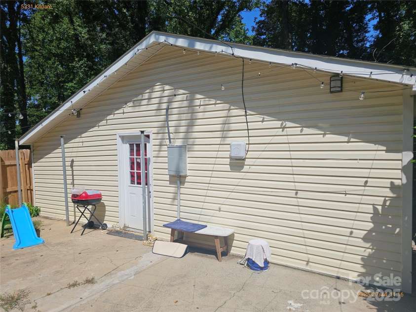 5331 Kildare Drive, Charlotte, NC 28215.  MLS# CAR4291061, YatesRealty ID 31710. 
