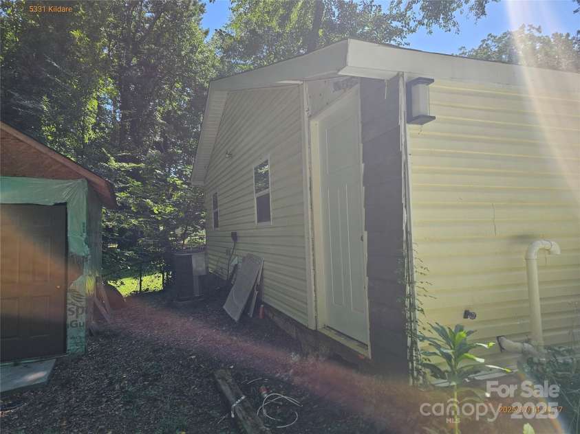 5331 Kildare Drive, Charlotte, NC 28215.  MLS# CAR4291061, YatesRealty ID 31710. 