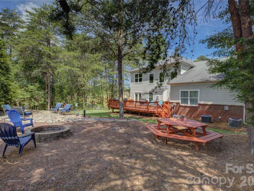 9609 Spurwig Court, Charlotte, NC 28278.  MLS# CAR4392336, YatesRealty ID 31710. 