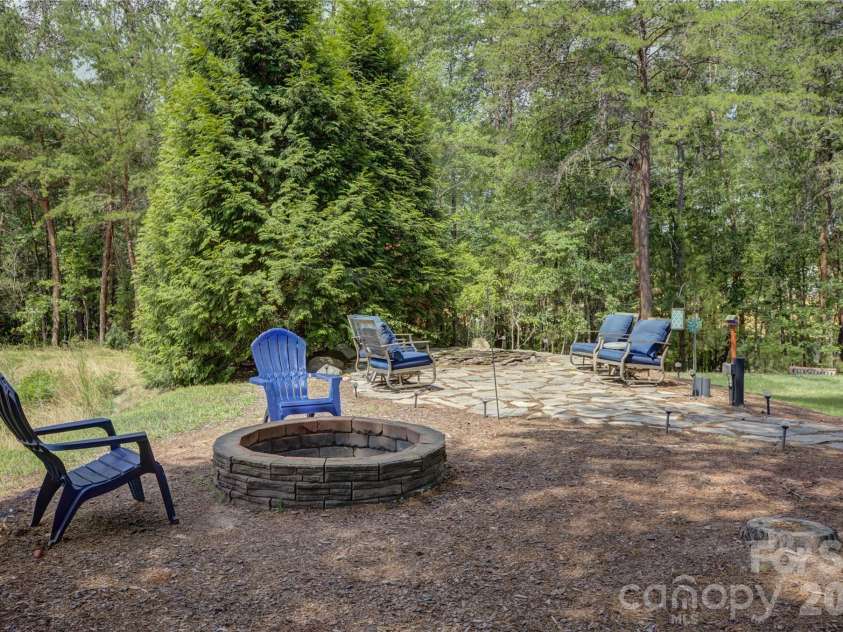 9609 Spurwig Court, Charlotte, NC 28278.  MLS# CAR4392336, YatesRealty ID 31710. 
