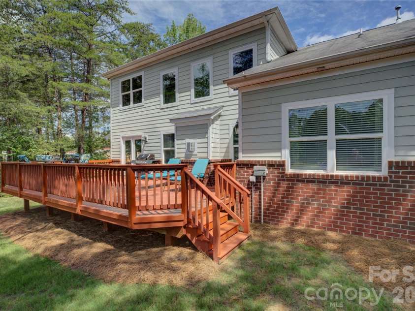 9609 Spurwig Court, Charlotte, NC 28278.  MLS# CAR4392336, YatesRealty ID 31710. 