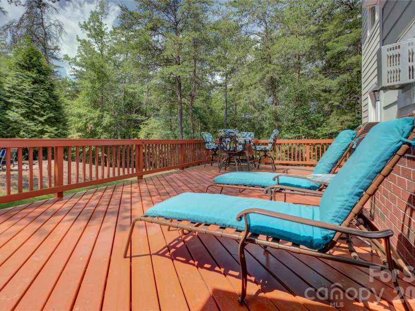 9609 Spurwig Court, Charlotte, NC 28278.  MLS# CAR4392336, YatesRealty ID 31710. 