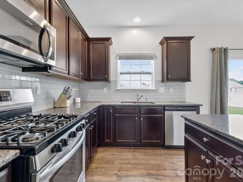 157 Kingsway Drive, Mooresville, NC 28115.  MLS# CAR4392473, YatesRealty ID 31711. 