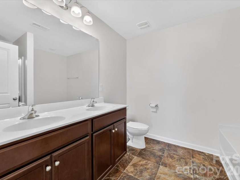 157 Kingsway Drive, Mooresville, NC 28115.  MLS# CAR4392473, YatesRealty ID 31711. 