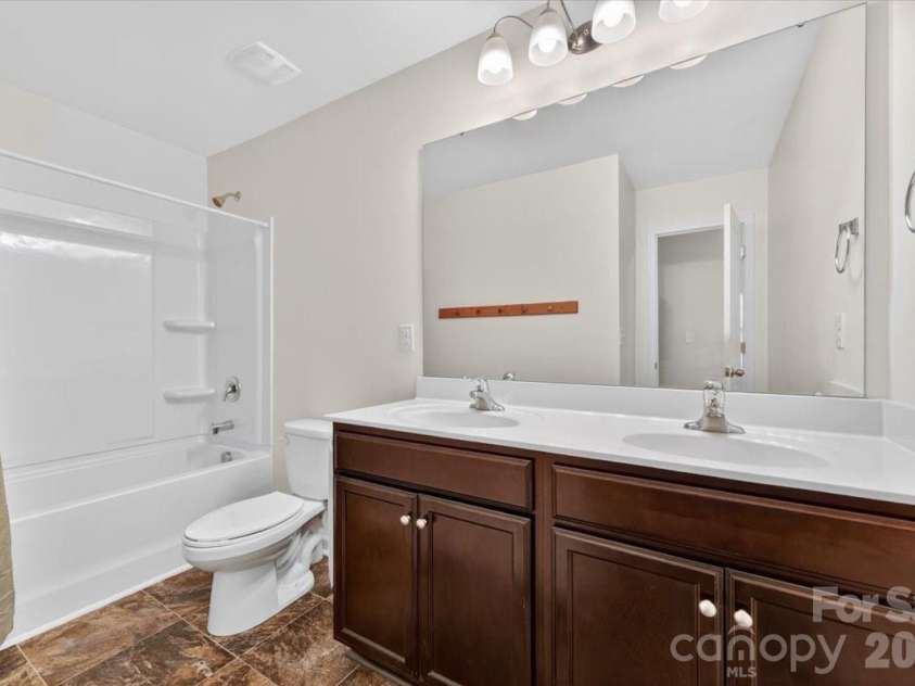 157 Kingsway Drive, Mooresville, NC 28115.  MLS# CAR4392473, YatesRealty ID 31711. 