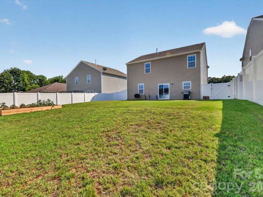 157 Kingsway Drive, Mooresville, NC 28115.  MLS# CAR4392473, YatesRealty ID 31711. 