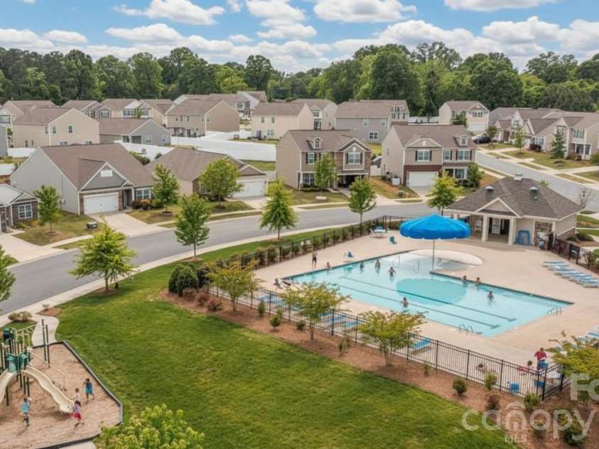 157 Kingsway Drive, Mooresville, NC 28115.  MLS# CAR4392473, YatesRealty ID 31711. 