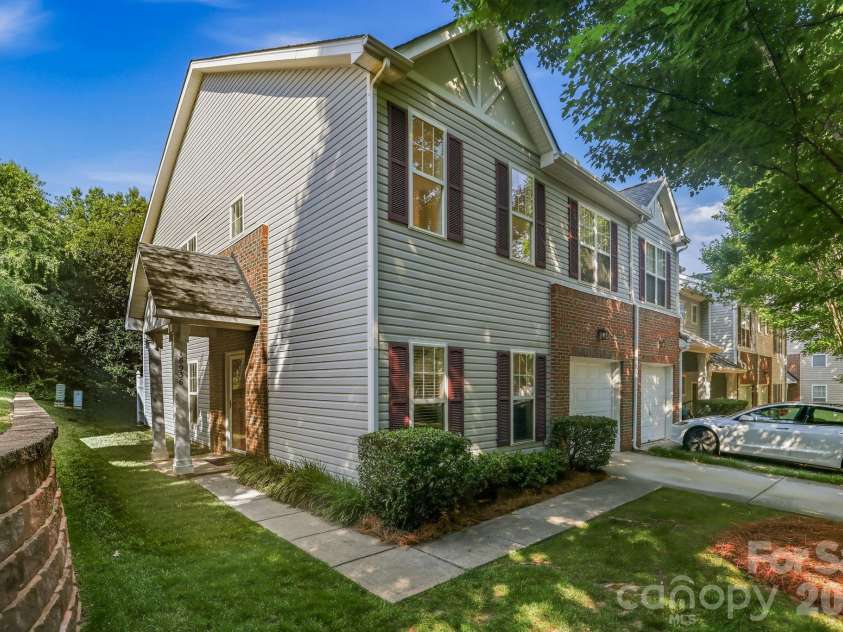 16936 Commons Creek Drive, Charlotte, NC 28277.  MLS# CAR4393429, YatesRealty ID 31712. 