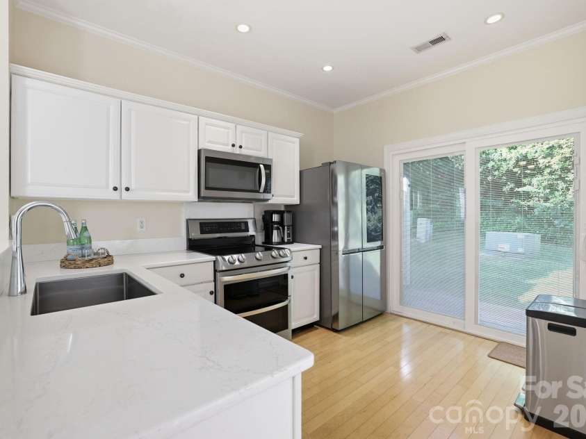 16936 Commons Creek Drive, Charlotte, NC 28277.  MLS# CAR4393429, YatesRealty ID 31712. 