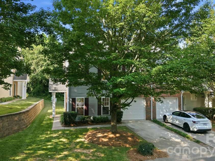 16936 Commons Creek Drive, Charlotte, NC 28277.  MLS# CAR4393429, YatesRealty ID 31712. 