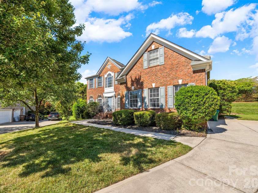 8408 Denholme Drive, Waxhaw, NC 28173.  MLS# CAR4394733, YatesRealty ID 31713. 