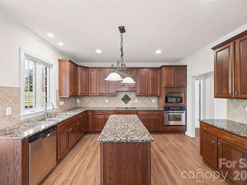 8408 Denholme Drive, Waxhaw, NC 28173.  MLS# CAR4394733, YatesRealty ID 31713. 