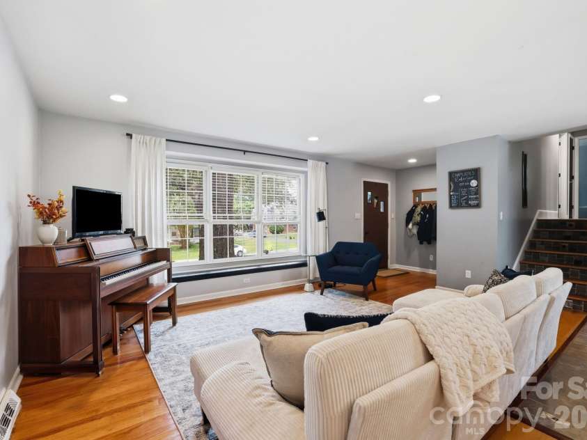 7419 Meadowdale Lane, Charlotte, NC 28212.  MLS# CAR4388921, YatesRealty ID 31714. 