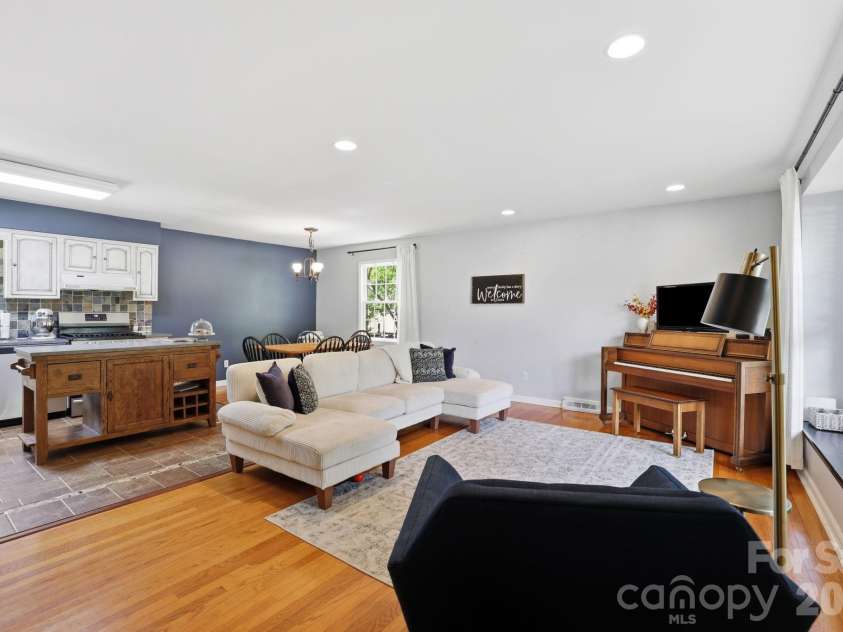 7419 Meadowdale Lane, Charlotte, NC 28212.  MLS# CAR4388921, YatesRealty ID 31714. 