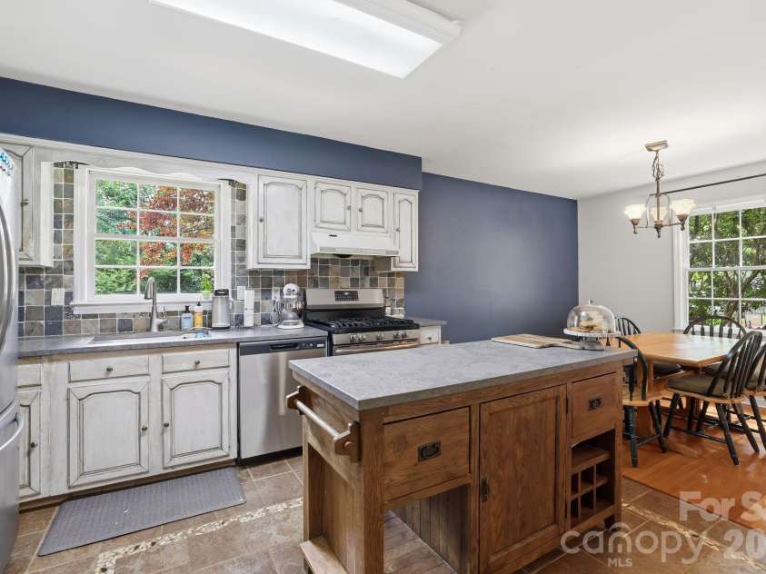 7419 Meadowdale Lane, Charlotte, NC 28212.  MLS# CAR4388921, YatesRealty ID 31714. 