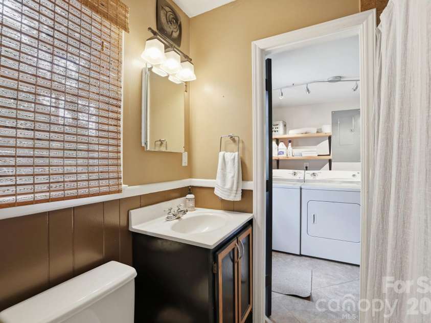 7419 Meadowdale Lane, Charlotte, NC 28212.  MLS# CAR4388921, YatesRealty ID 31714. 