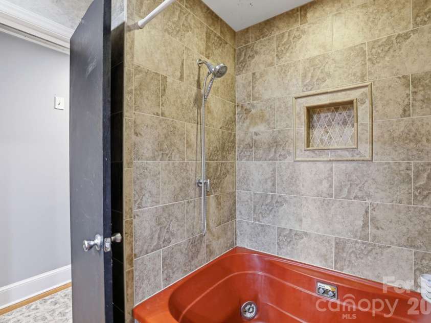 7419 Meadowdale Lane, Charlotte, NC 28212.  MLS# CAR4388921, YatesRealty ID 31714. 