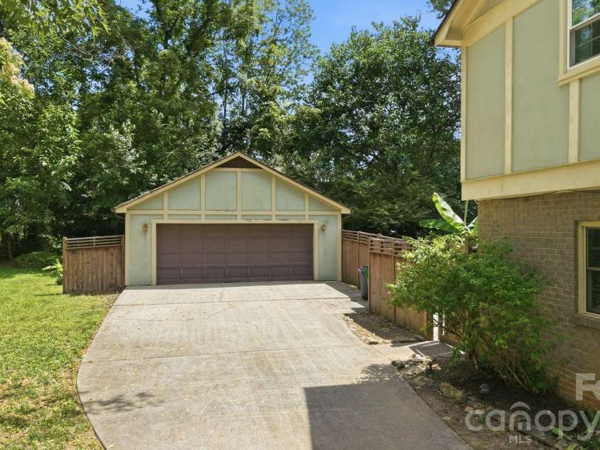 7419 Meadowdale Lane, Charlotte, NC 28212.  MLS# CAR4388921, YatesRealty ID 31714. 