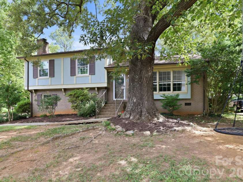 7419 Meadowdale Lane, Charlotte, NC 28212.  MLS# CAR4388921, YatesRealty ID 31714. 