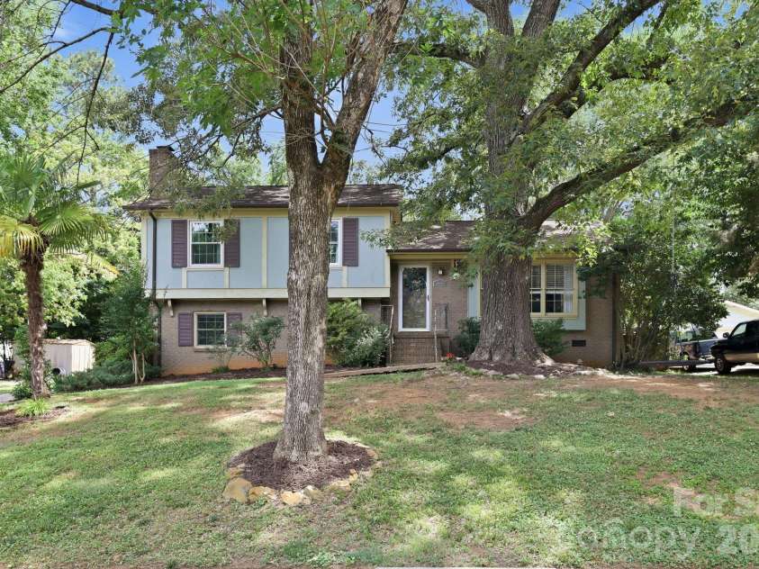 7419 Meadowdale Lane, Charlotte, NC 28212.  MLS# CAR4388921, YatesRealty ID 31714. 