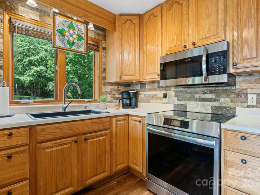 4415 Laurel Ridge Drive, Lenoir, NC 28645.  MLS# CAR4290774, YatesRealty ID 31717. 