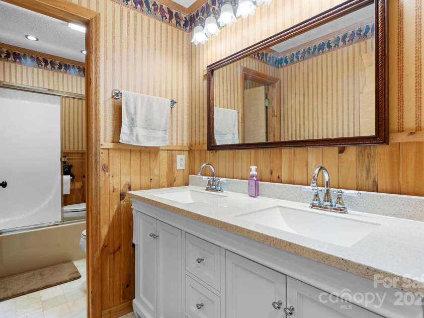 4415 Laurel Ridge Drive, Lenoir, NC 28645.  MLS# CAR4290774, YatesRealty ID 31717. 