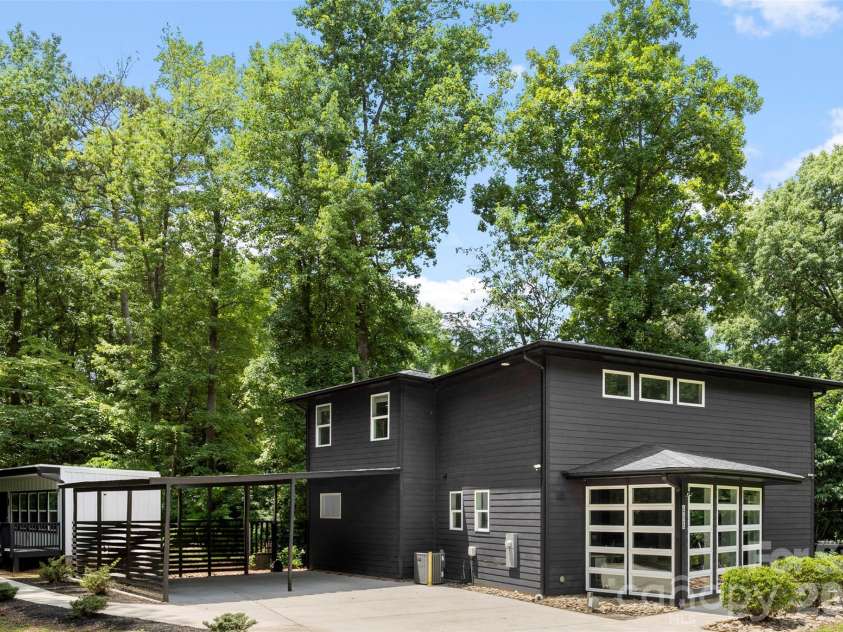 7117 Sugar Creek Road, Charlotte, NC 28269.  MLS# CAR4394775, YatesRealty ID 31717. 