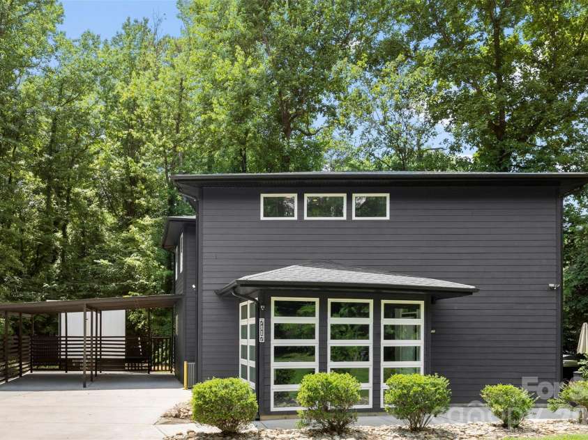 7117 Sugar Creek Road, Charlotte, NC 28269.  MLS# CAR4394775, YatesRealty ID 31717. 