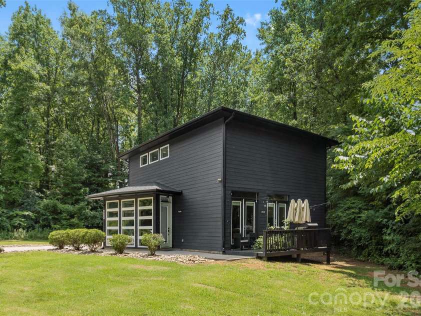 7117 Sugar Creek Road, Charlotte, NC 28269.  MLS# CAR4394775, YatesRealty ID 31717. 