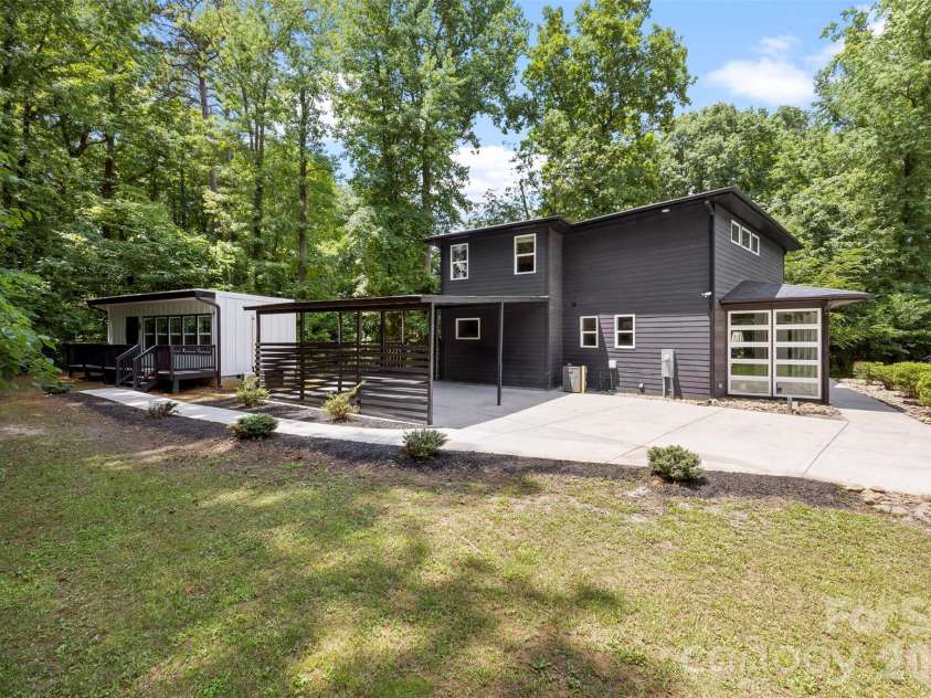 7117 Sugar Creek Road, Charlotte, NC 28269.  MLS# CAR4394775, YatesRealty ID 31717. 