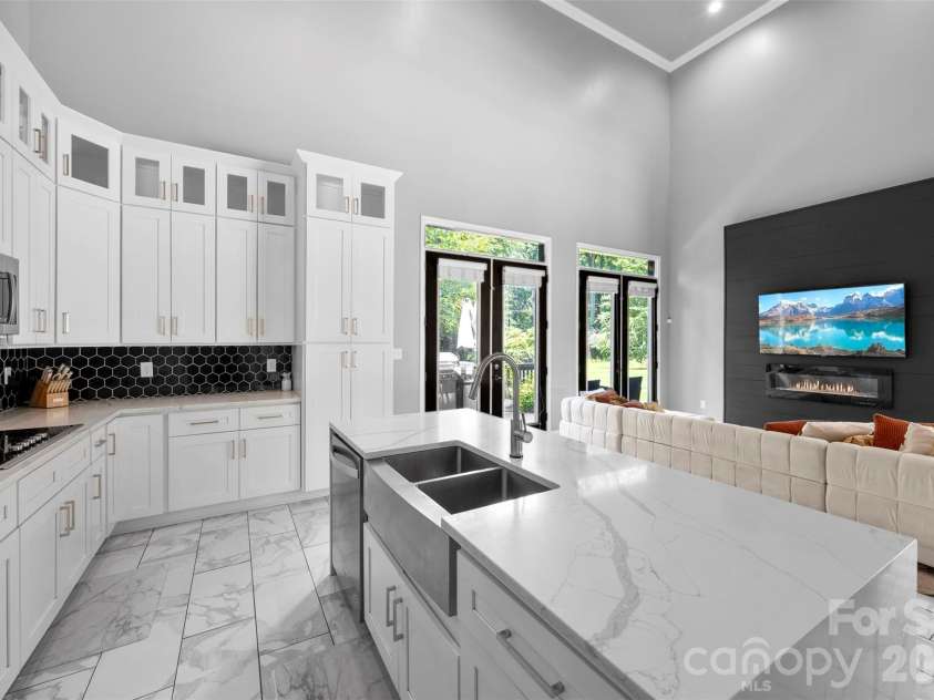 7117 Sugar Creek Road, Charlotte, NC 28269.  MLS# CAR4394775, YatesRealty ID 31717. 