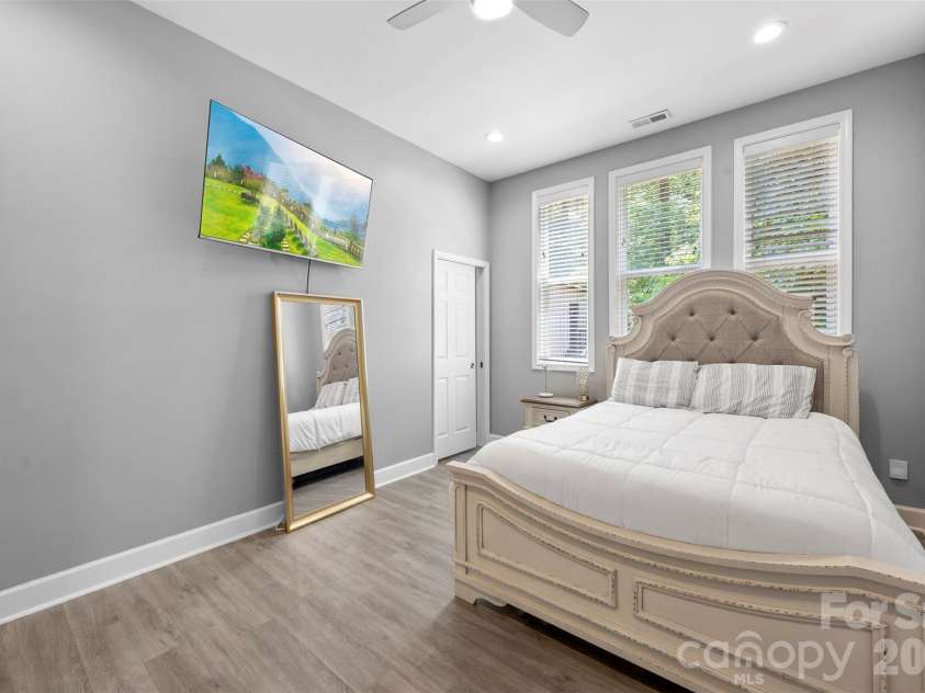 7117 Sugar Creek Road, Charlotte, NC 28269.  MLS# CAR4394775, YatesRealty ID 31717. 