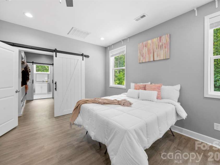 7117 Sugar Creek Road, Charlotte, NC 28269.  MLS# CAR4394775, YatesRealty ID 31717. 