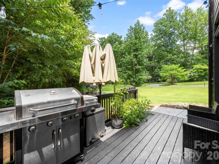 7117 Sugar Creek Road, Charlotte, NC 28269.  MLS# CAR4394775, YatesRealty ID 31717. 