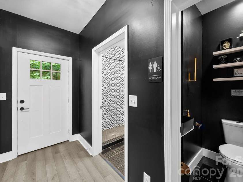7117 Sugar Creek Road, Charlotte, NC 28269.  MLS# CAR4394775, YatesRealty ID 31717. 