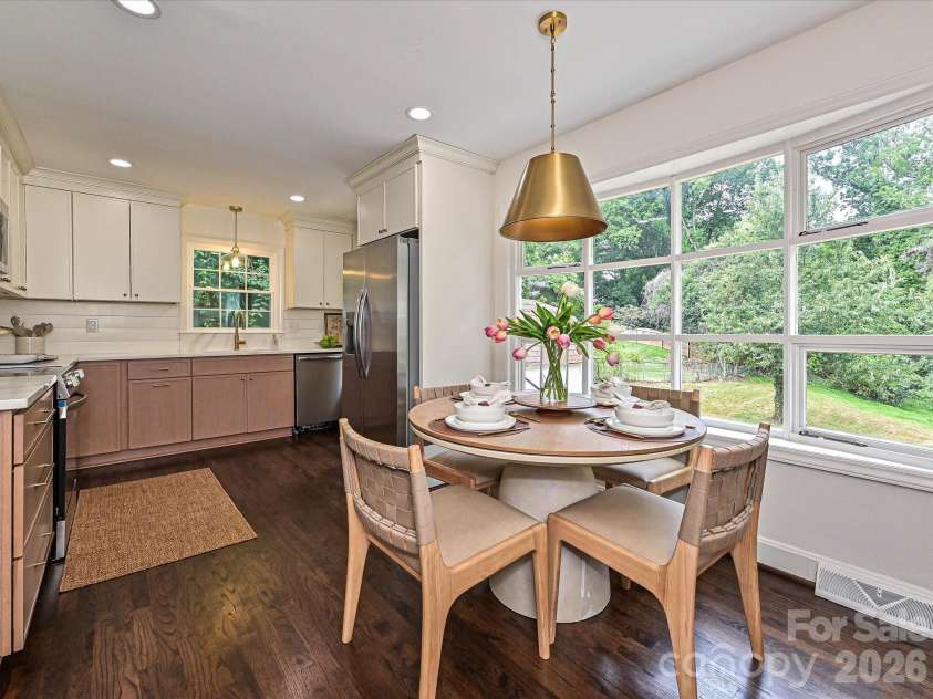 6654 Brookcrest Drive, Charlotte, NC 28210.  MLS# CAR4395296, YatesRealty ID 31719. 