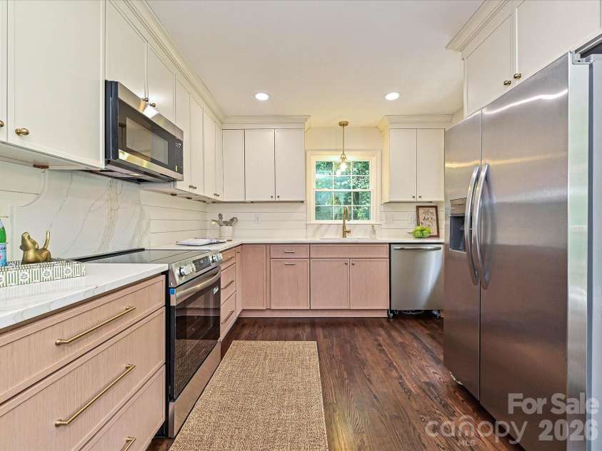 6654 Brookcrest Drive, Charlotte, NC 28210.  MLS# CAR4395296, YatesRealty ID 31719. 